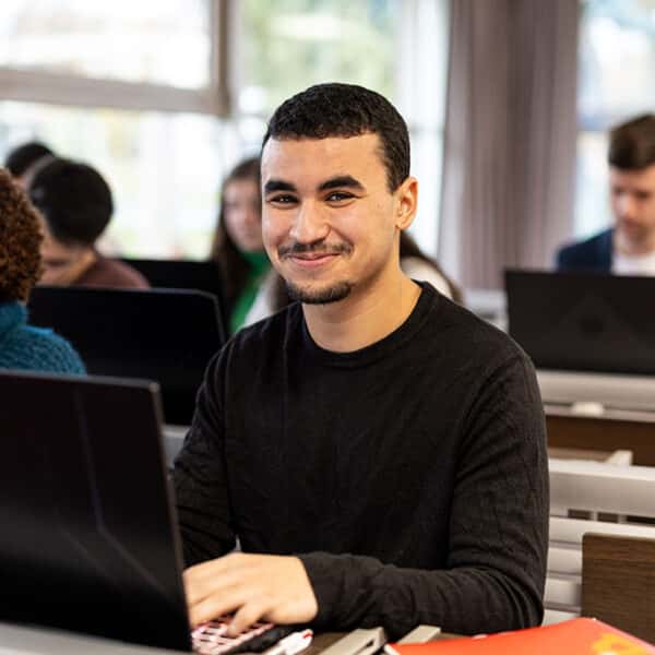 Formez-vous au métier de Gestionnaire en Maintenance Informatique par l&rsquo;alternance à CESI