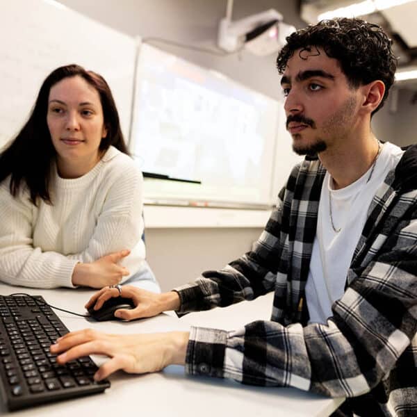 Démarquez-vous sur le marché du travail avec notre formation d&rsquo;ingénieur informatique section internationale !